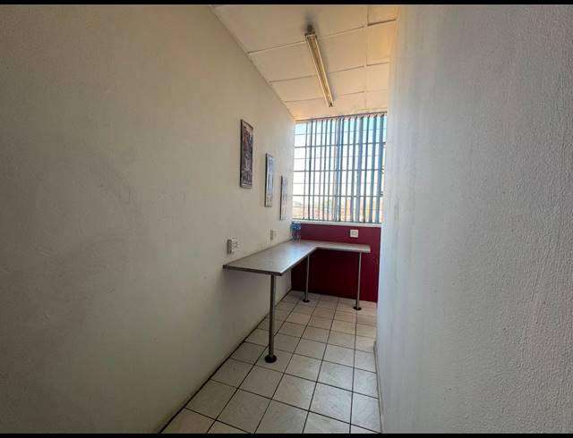 683M² WAREHOUSE TO LET IN SPARTAN